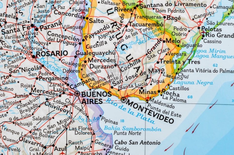 Ameryka Południowa. Mapa polityczna w ramie drewnianej. Wydawnictwo: National Geographic. Fragment 7