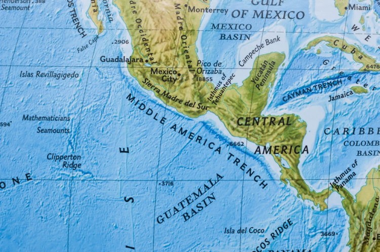 Świat 1:19 463 000. Mapa ścienna fizyczna wydawnictwa National Geographic. Fragment 3